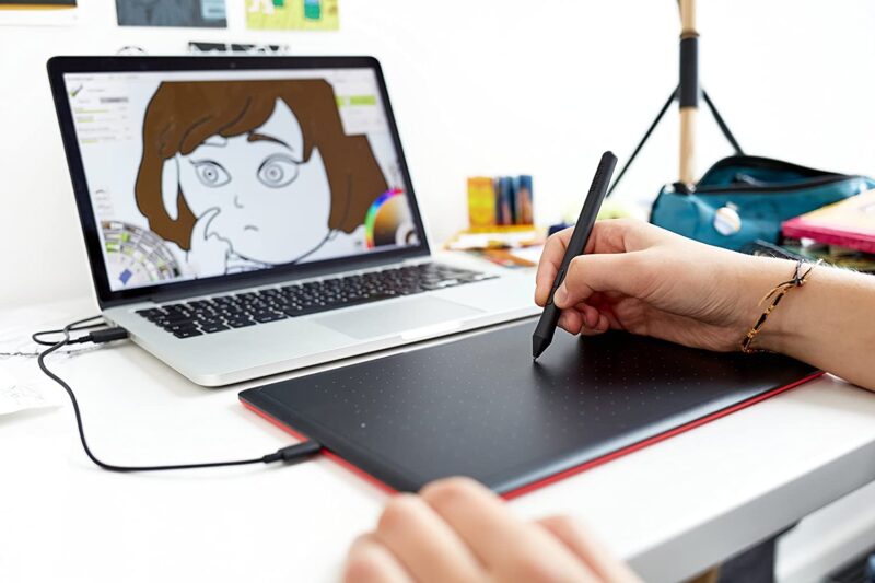 WACOM One by CTL-672/K0-CX Medium 8.5-inch x 5.3-inch Graphic Tablet (Red and Black)